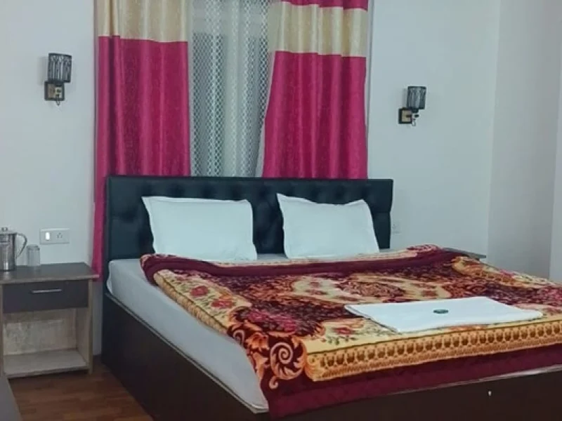 Yamphung 3 Bed Sharing Room