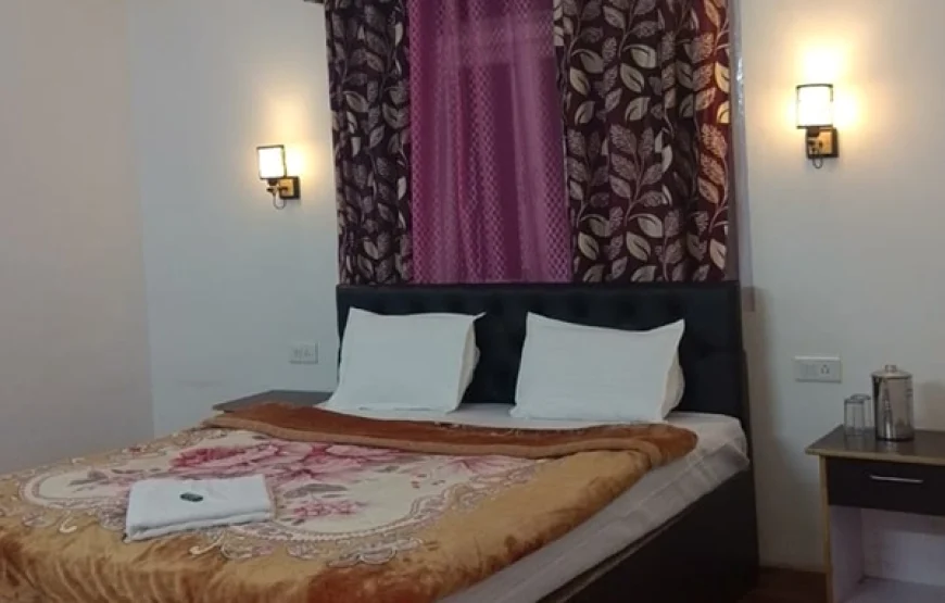 Yamphung 3 Bed Sharing Room